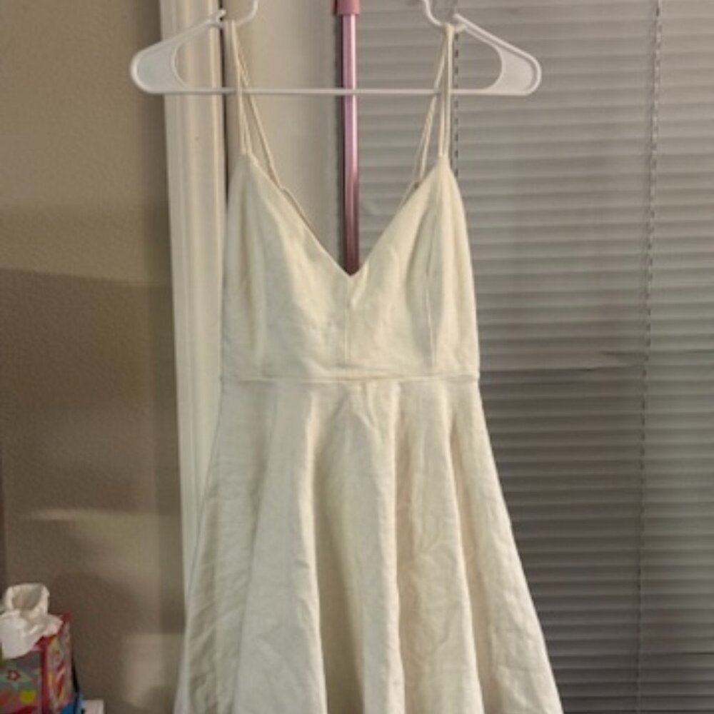 White Windsor dress with cross back